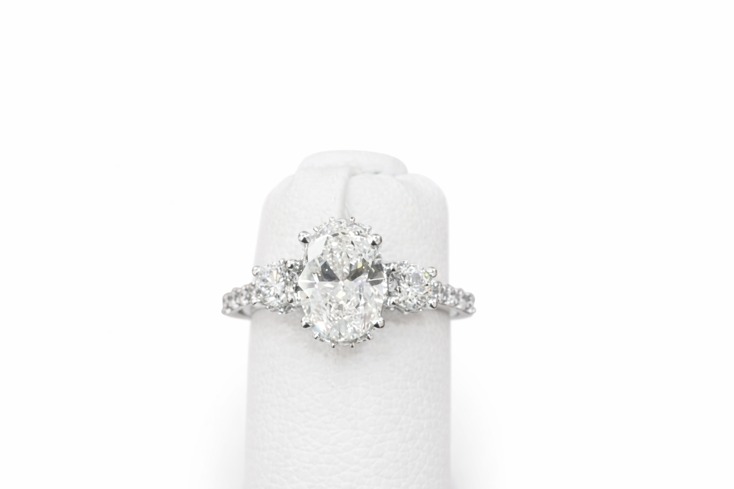 14K LAB DIAMOND ENGAGEMENT RING WITH GOLD SIZE 7 2,93CT